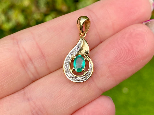 9ct Gold Emerald & Diamond Pendant