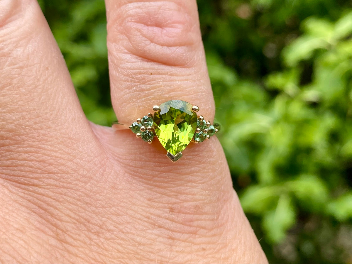 9ct Gold Peridot Ring