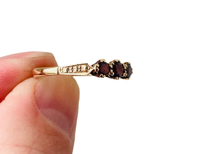 Vintage 9ct Gold Garnet Ring