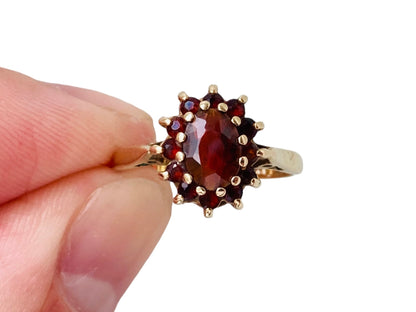 Vintage 9ct Gold Garnet Ring