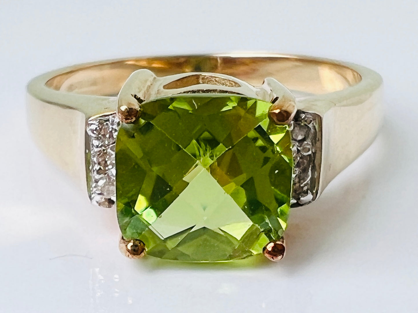 9ct Gold Peridot & Diamond Ring