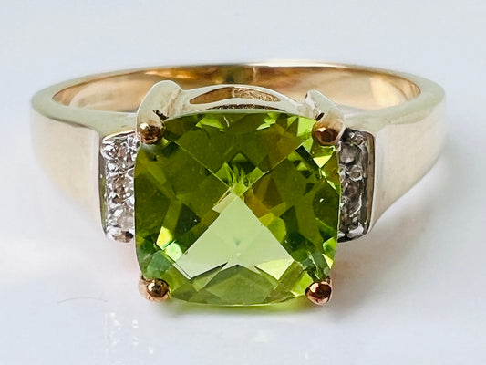 9ct Gold Peridot & Diamond Ring