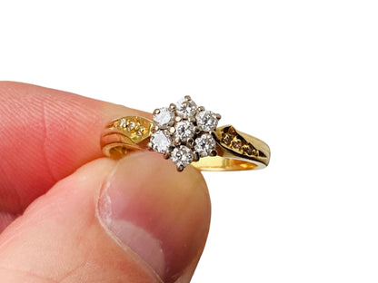 Vintage 18ct Gold Diamond Daisy Ring