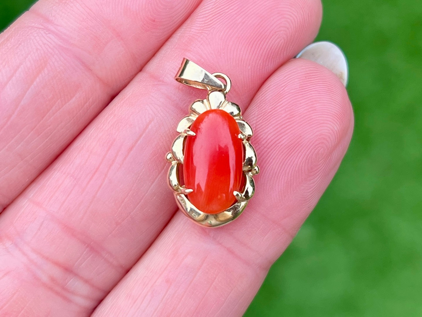 18ct Gold Coral Pendant