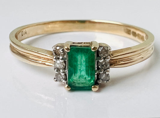 9ct Gold Emerald & Diamond Ring