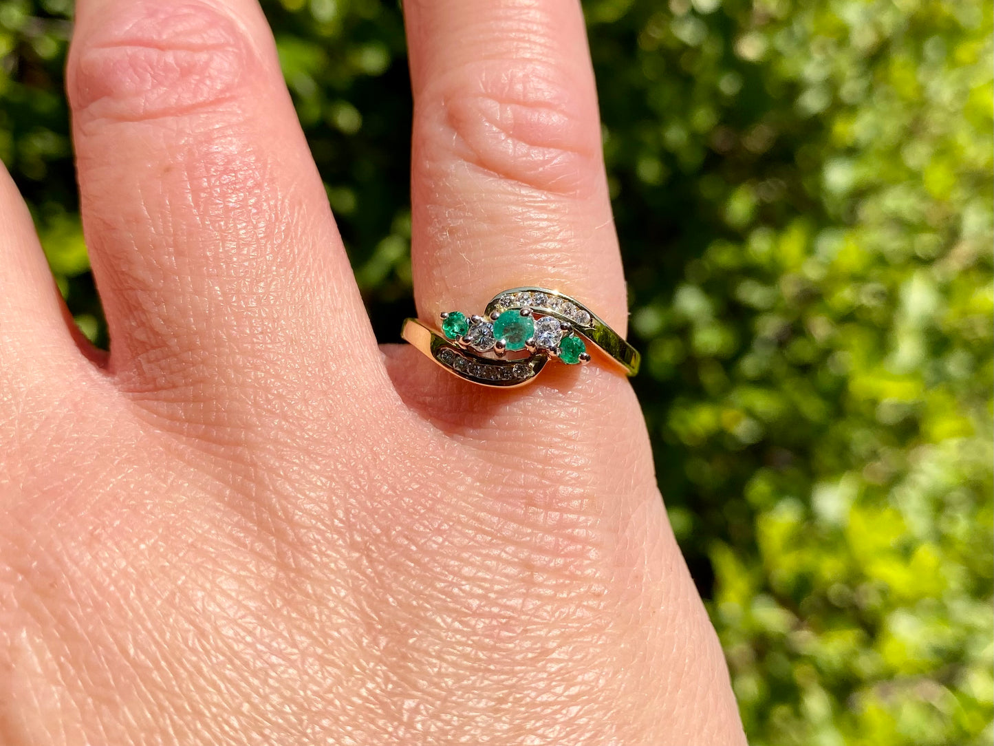 Vintage 18ct Gold Emerald & Diamond Ring