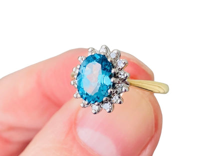 Vintage 18ct Gold Topaz & Diamond Ring
