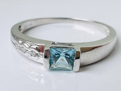 9ct Gold Topaz & Diamond Ring