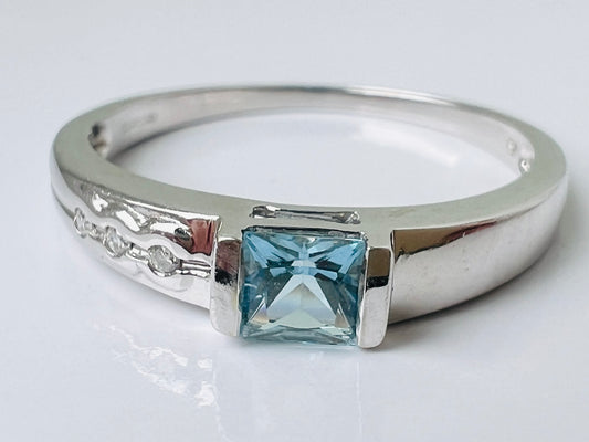 9ct Gold Topaz & Diamond Ring