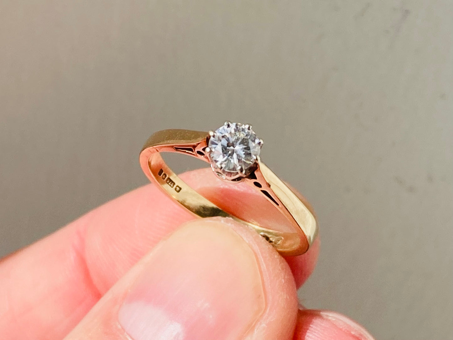 Vintage 9ct Gold Diamond Solitaire Ring