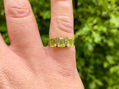 9ct Gold Peridot & Diamond Ring