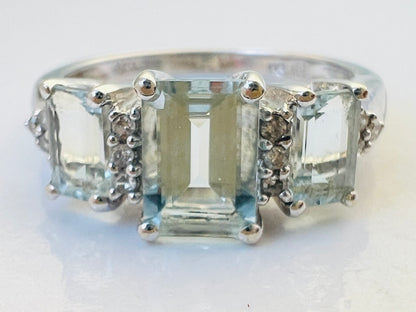 9ct Gold Aquamarine & Diamond Ring