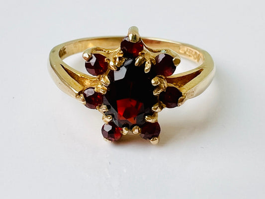 Vintage 9ct Gold Garnet Ring