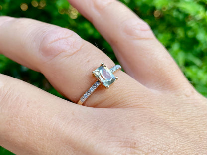 9ct Gold Green Sapphire & Diamond Ring