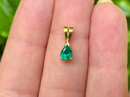 18ct Gold Emerald Pendant