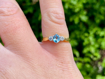 Vintage 18ct Gold Aquamarine & Diamond Ring