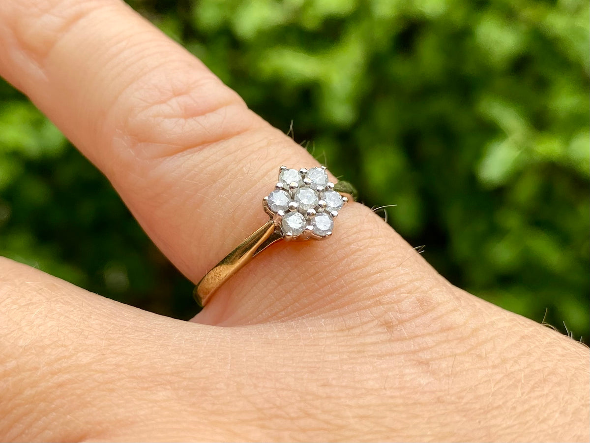 9ct Gold 0.33ct Diamond Daisy Ring