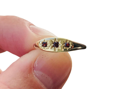 9ct Gold Garnet Ring