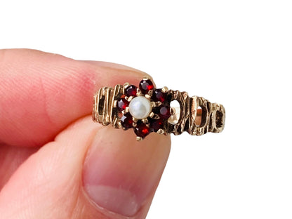 Vintage 9ct Gold Pearl & Garnet Ring