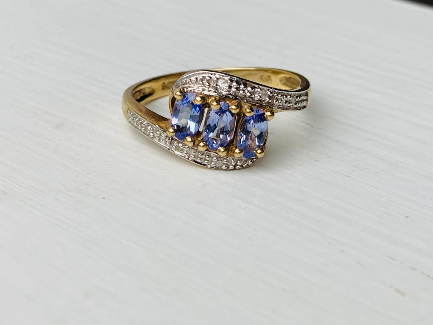 9ct Gold Tanzanite & Diamond Ring