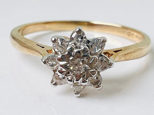 Vintage 9ct Gold Diamond Daisy Ring