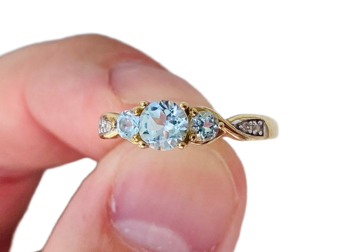 9ct Gold Aquamarine & Diamond Ring