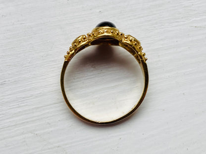 Vintage 9ct Gold Garnet Ring