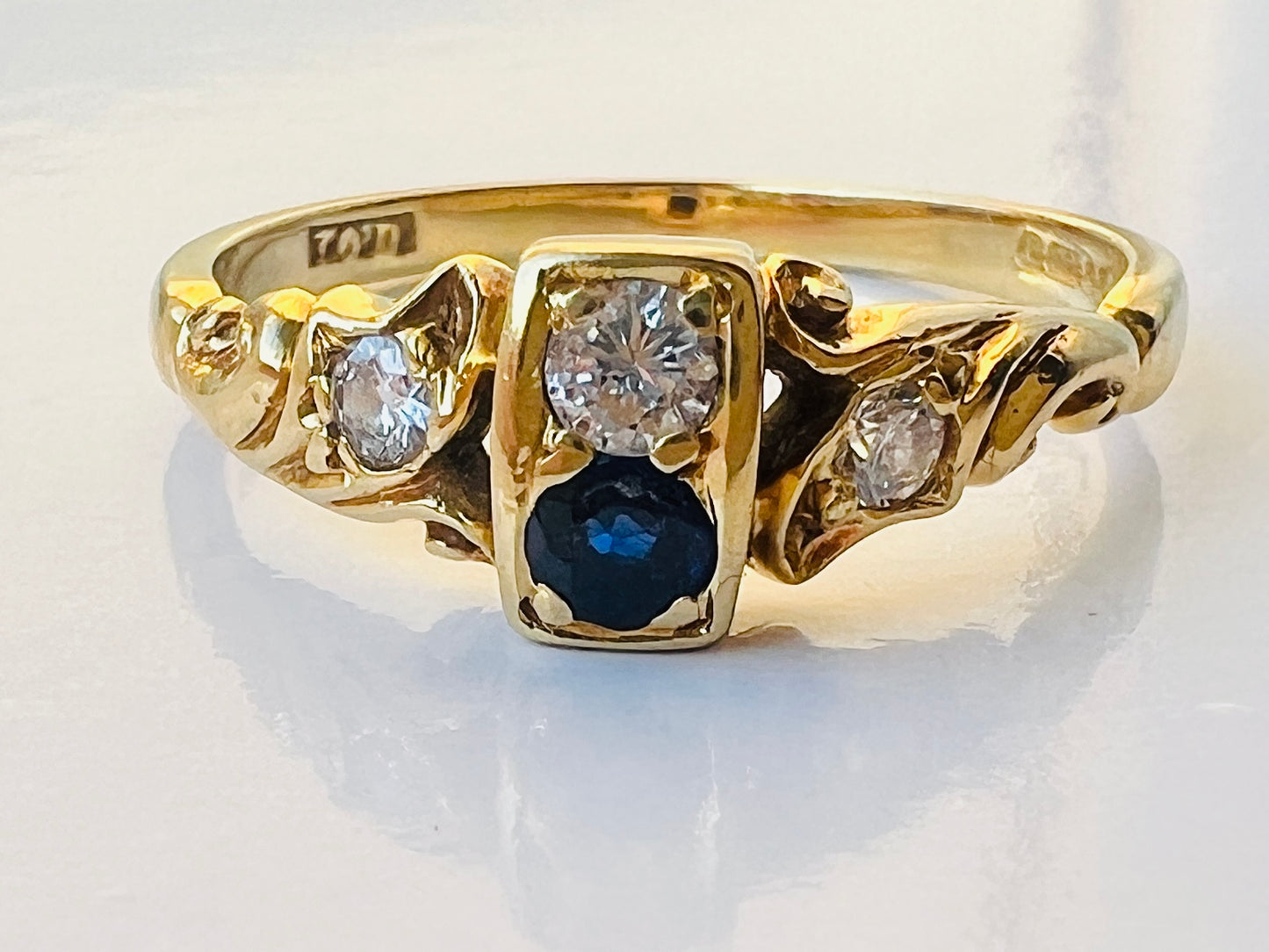 Vintage 18ct Gold Sapphire & Diamond Ring