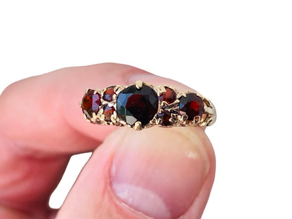 Vintage 9ct Gold Garnet Ring