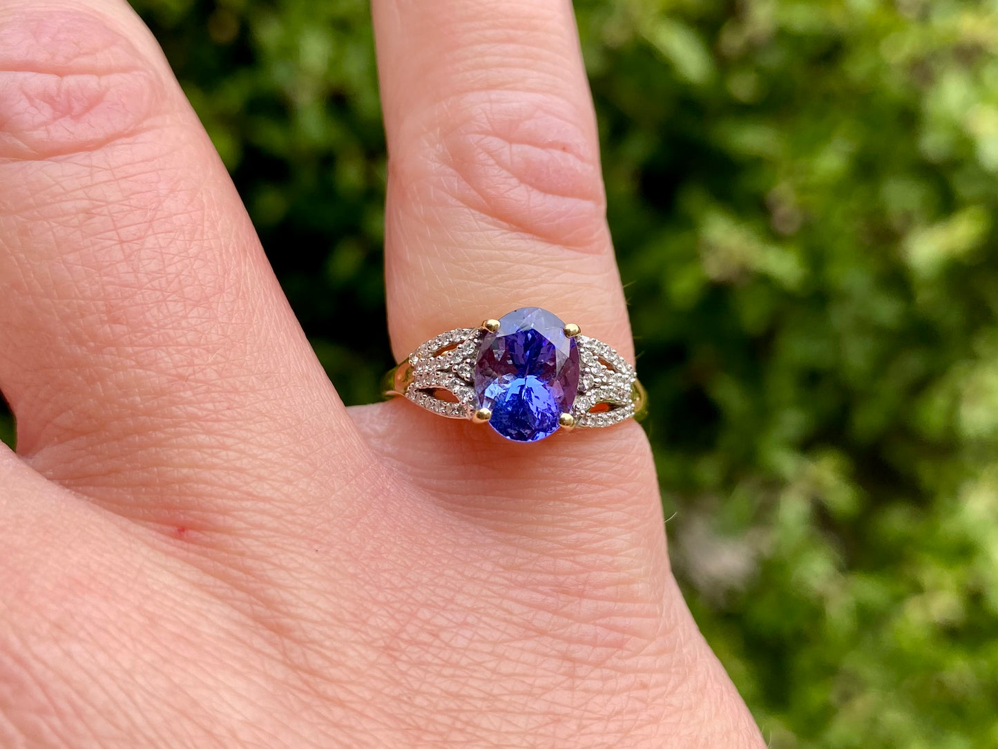 18ct Gold Tanzanite & Diamond Ring