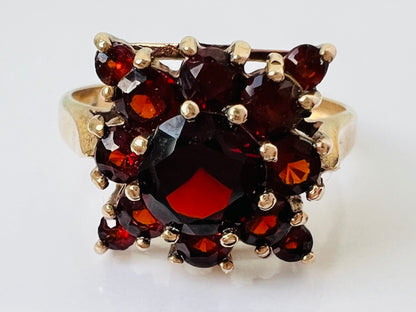 Vintage 9ct Gold Garnet Ring