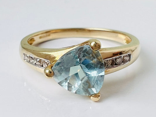 9ct Gold Aquamarine & Diamond Ring