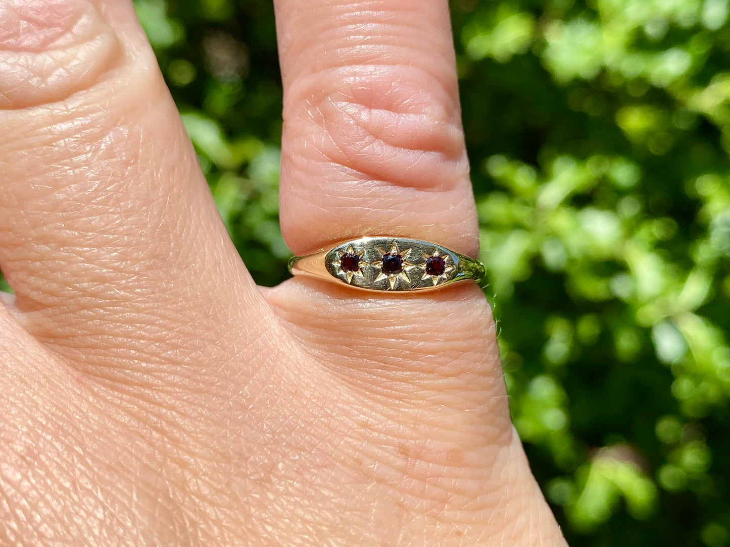 9ct Gold Garnet Ring