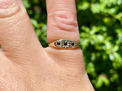 9ct Gold Garnet Ring