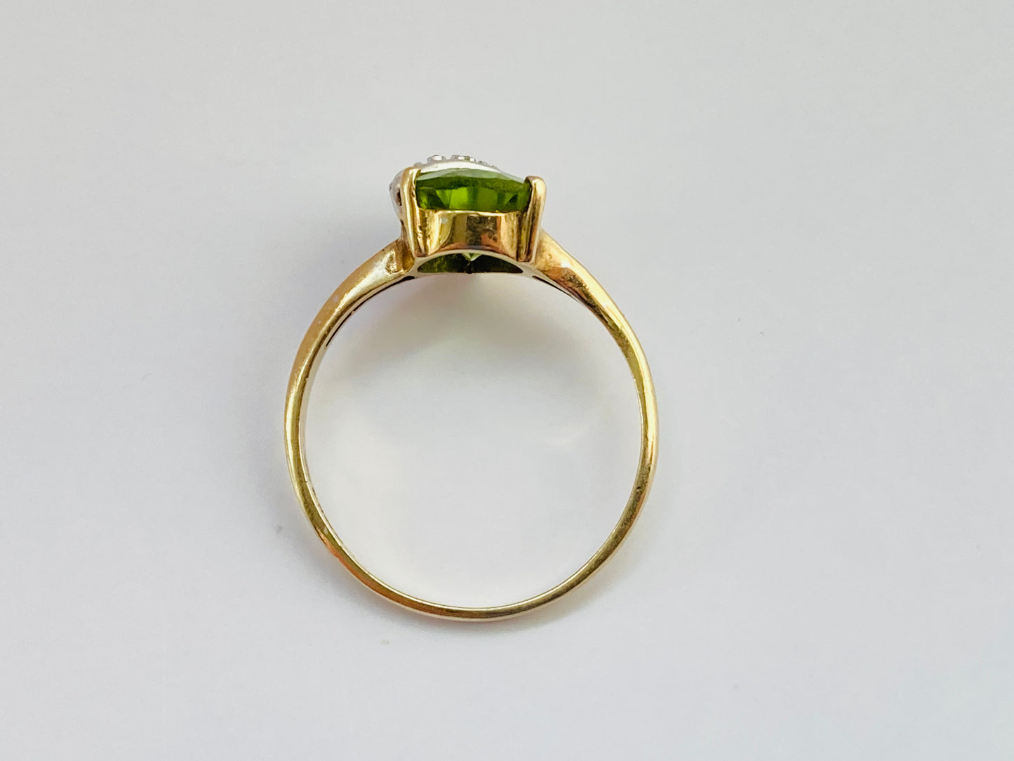 9ct Gold Peridot & Diamond Ring