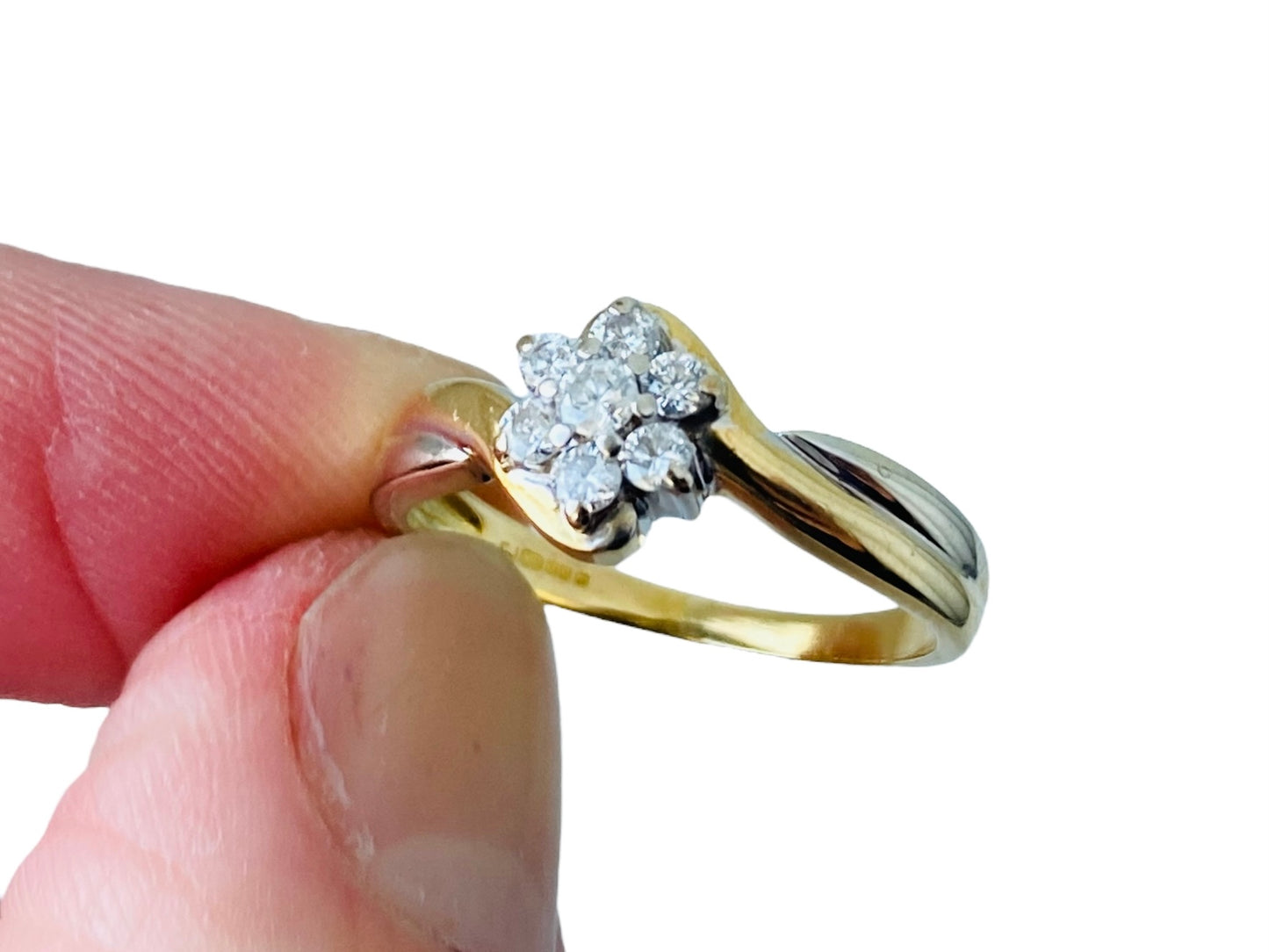18ct Gold Diamond Daisy Ring