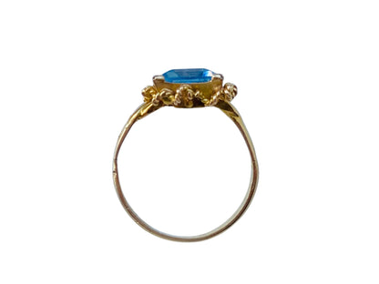 Vintage 18ct Gold Aquamarine Ring