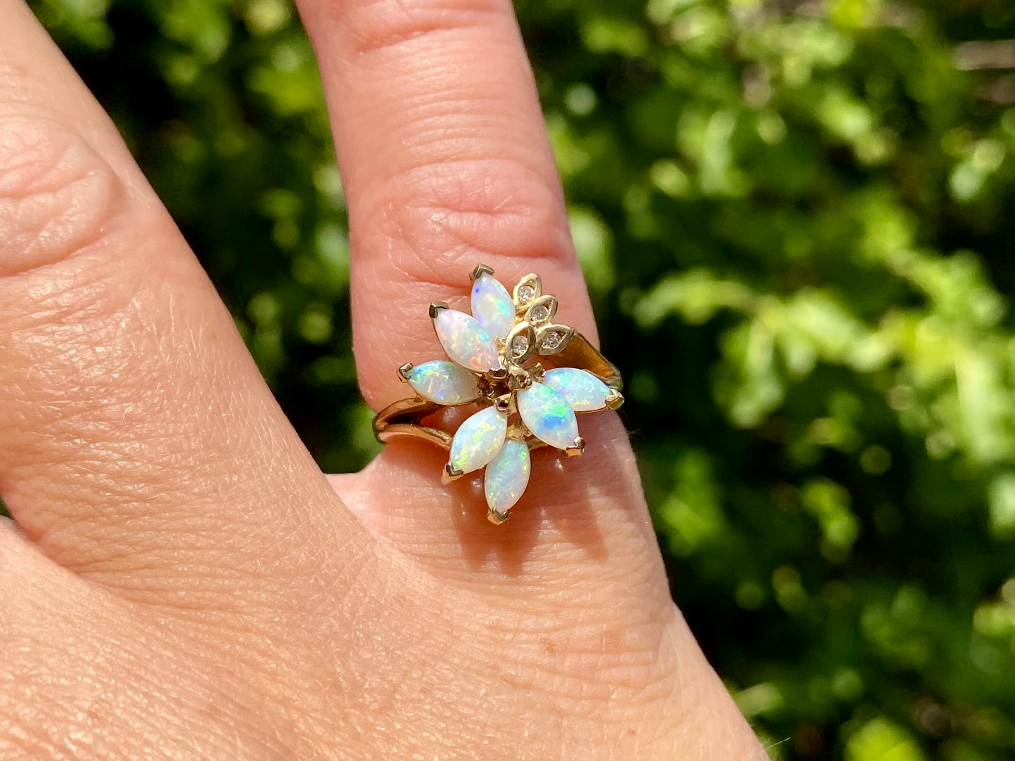 Vintage 9ct Gold Opal & Diamond Ring
