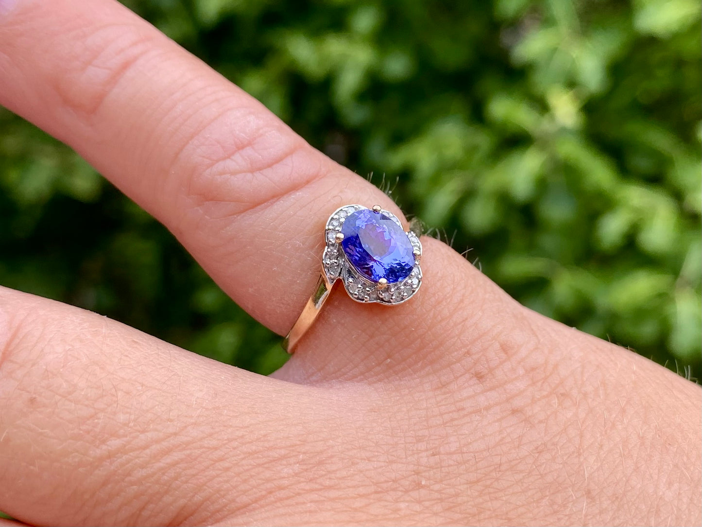 9ct Gold Tanzanite & Diamond Ring