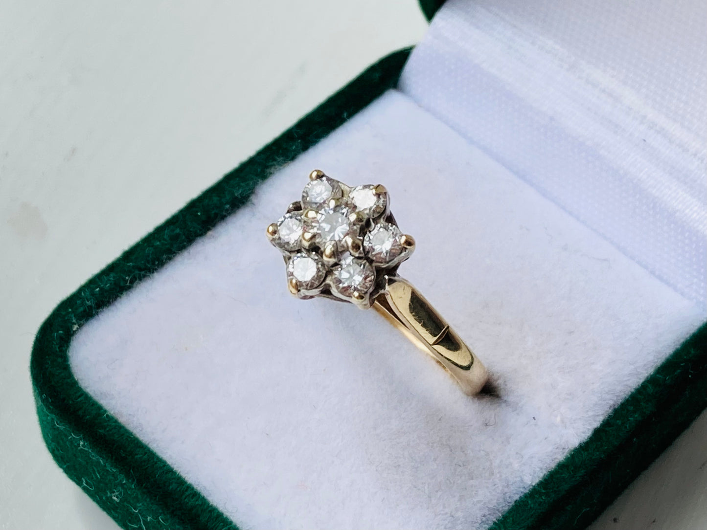 Vintage 9ct Gold Diamond Daisy Ring