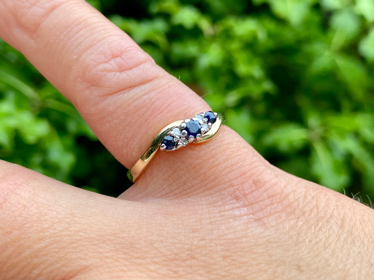 Vintage 9ct Gold Sapphire & Diamond Ring