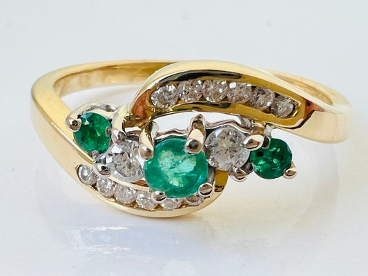 Vintage 18ct Gold Emerald & Diamond Ring