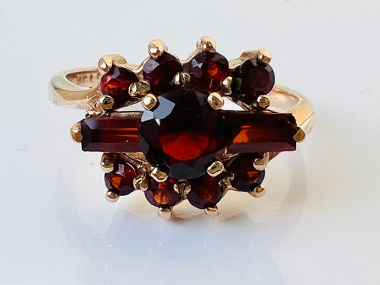 Vintage 9ct Gold Garnet Ring