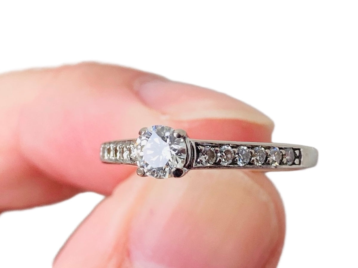 18ct Gold Diamond Ring
