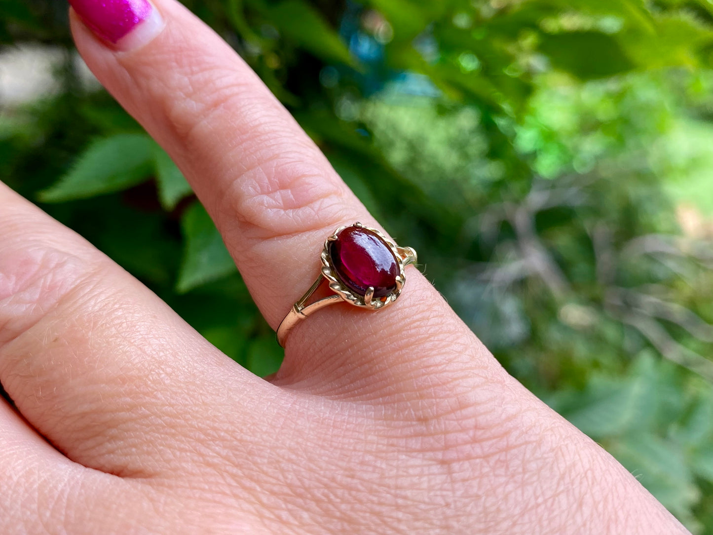 Vintage 9ct Gold Garnet Ring