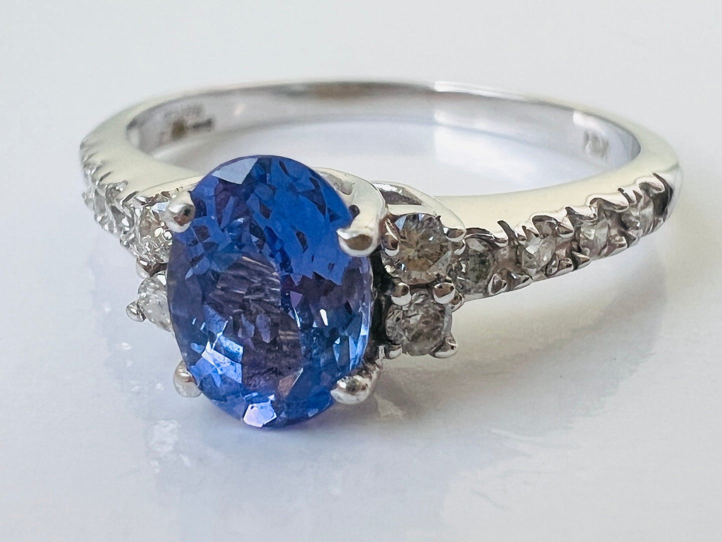18ct Gold Tanzanite & Diamond Ring