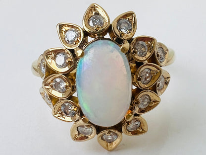 Vintage 18ct Gold Opal & Diamond Ring