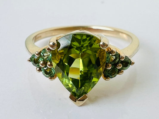 9ct Gold Peridot Ring