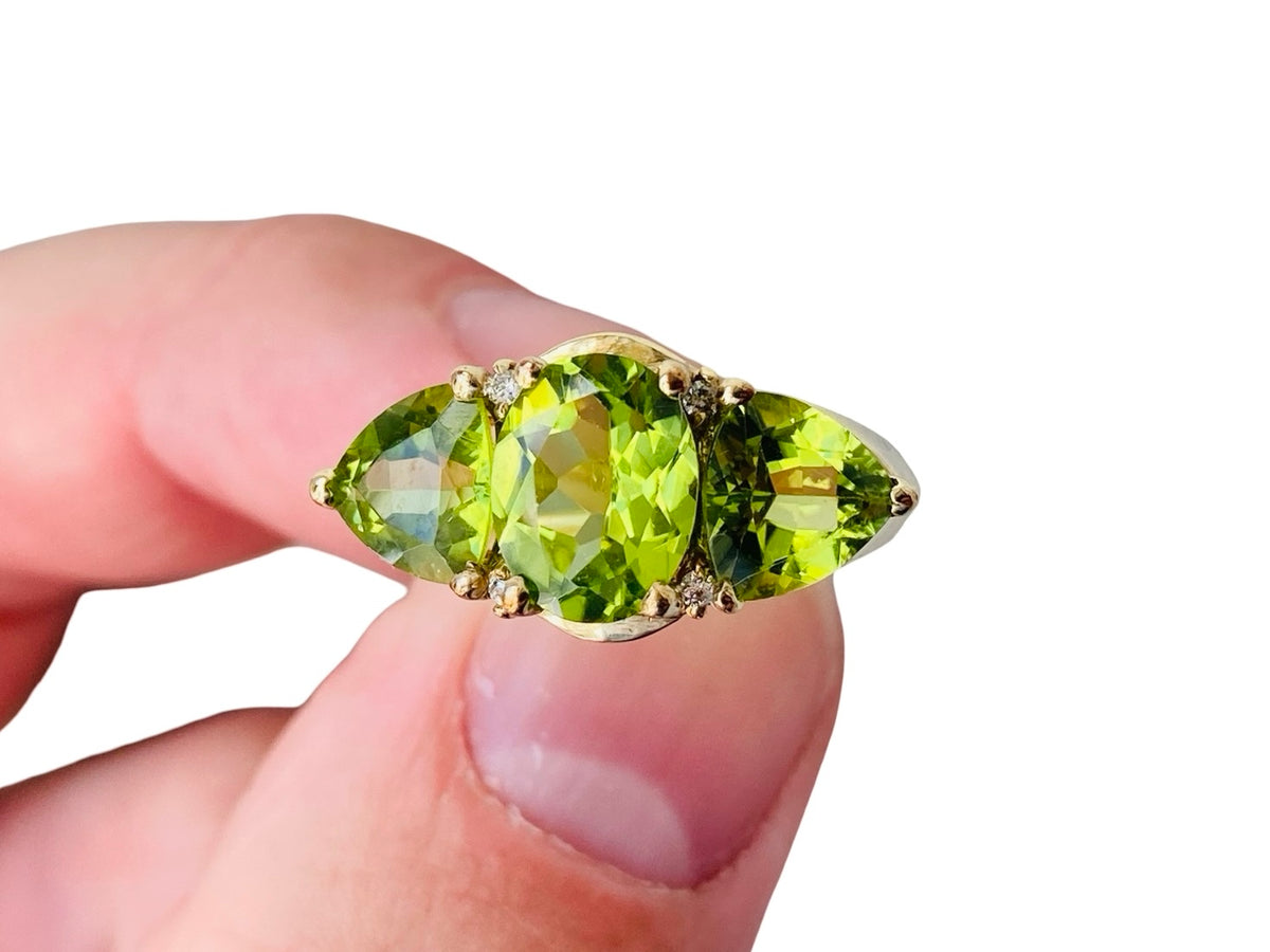 9ct Gold Peridot & Diamond Ring