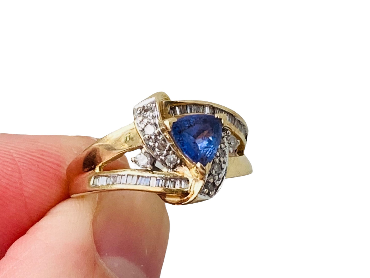 14ct Gold Tanzanite & Diamond Ring